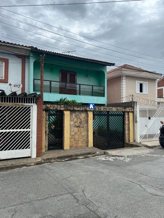 Sobrado p/ VENDA 3 dorms, 1 Suíte, 4 Vagas, Ambientes Amplos, Varanda na Suíte - Ótimo Local - Baixo