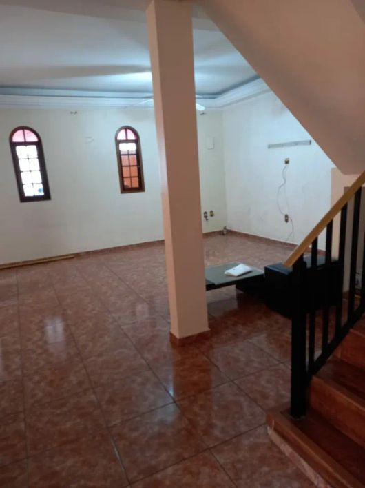 Casa com 3 dormitórios 1 suíte , sala de jantar , sala de Star, lavabo, cozinha com moveis planejado