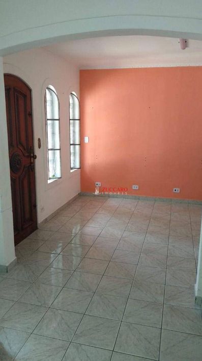 Casa térrea a venda com 3 quartos sendo 1 suíte, 3 vagas de garagem em Cumbica em Guarulhos
