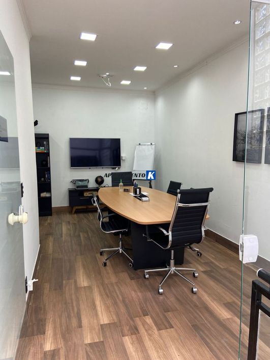 Casa Comercial p/ VENDA - 240m² - 7 salas - 2 recepcões - 6 vagas - Bem localizado, próximo aos Fóru
