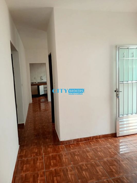 Sobrado á venda com 200m², 4 formitórios, 2 vagas no Bairro Tranquilidade Guarulhos