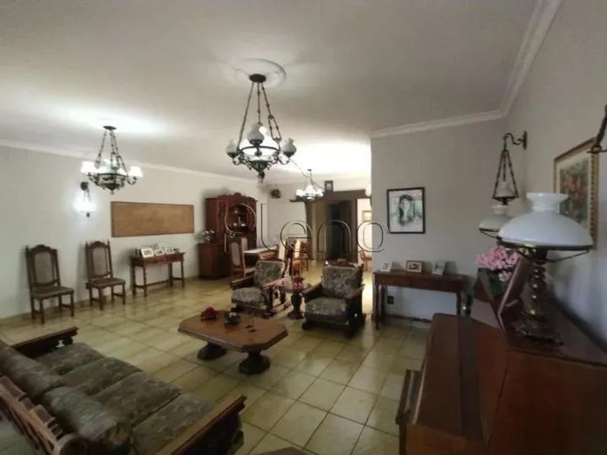 Casa à venda com com 268m² no Parque São Quirino em Campinas.