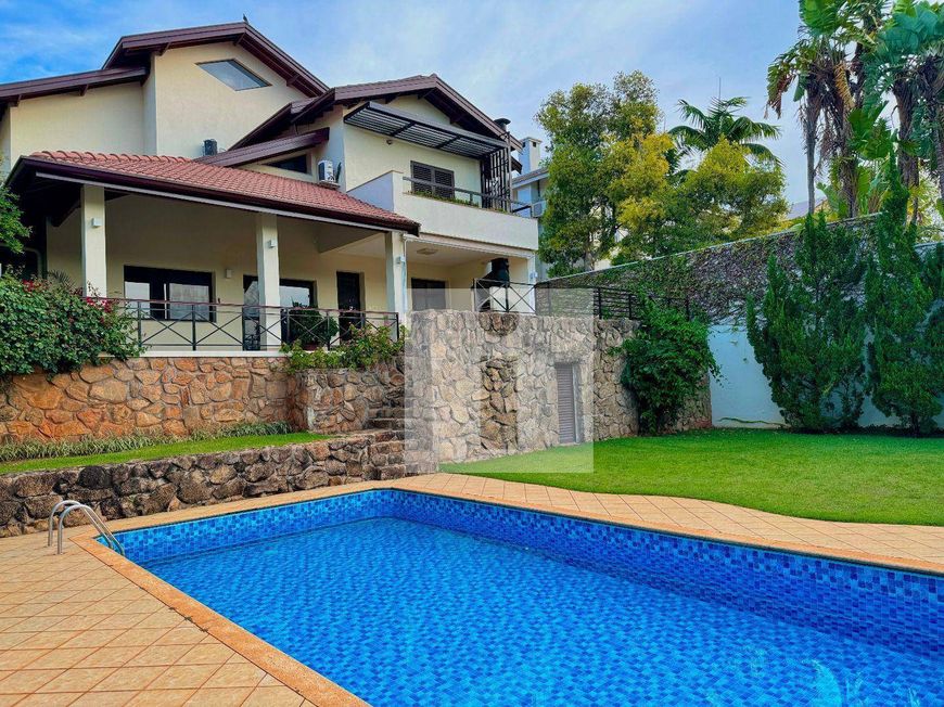 Casa para venda alto padrão com 4 quartos sendo 2 suítes, 1 térrea, no condomínio Arboreto dos Jequi