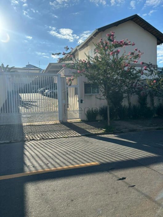 Casa à venda no Parque Rural Fazenda Santa Cândida, Campinas.