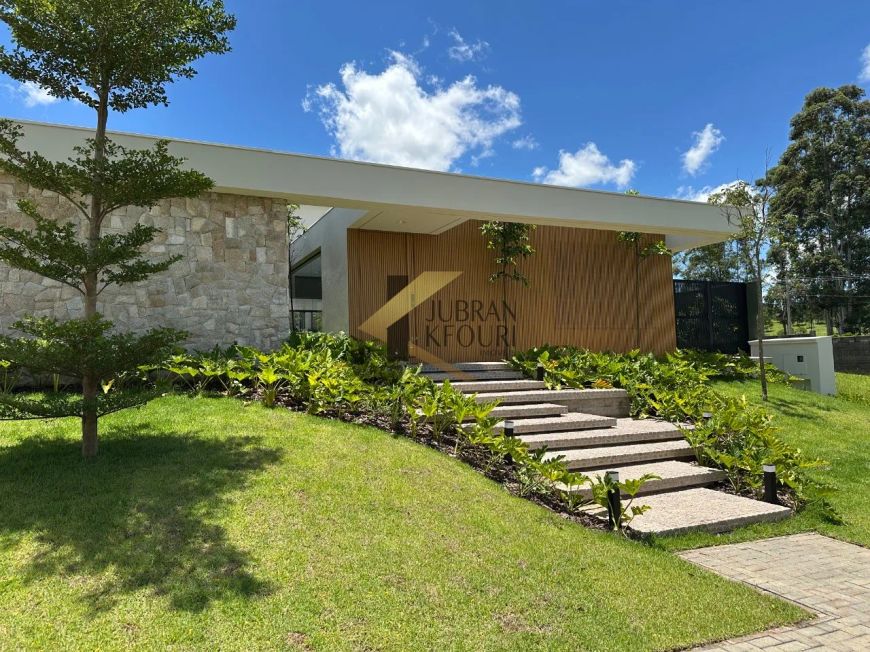 Casa em condomínio à venda em Sousas - Campinas, com 4 suítes, lazer comum e garagem para 6 carros.