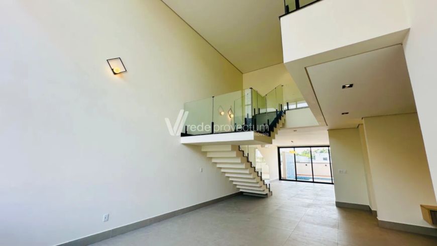 Casa a venda com 3 suítes região do Alphaville