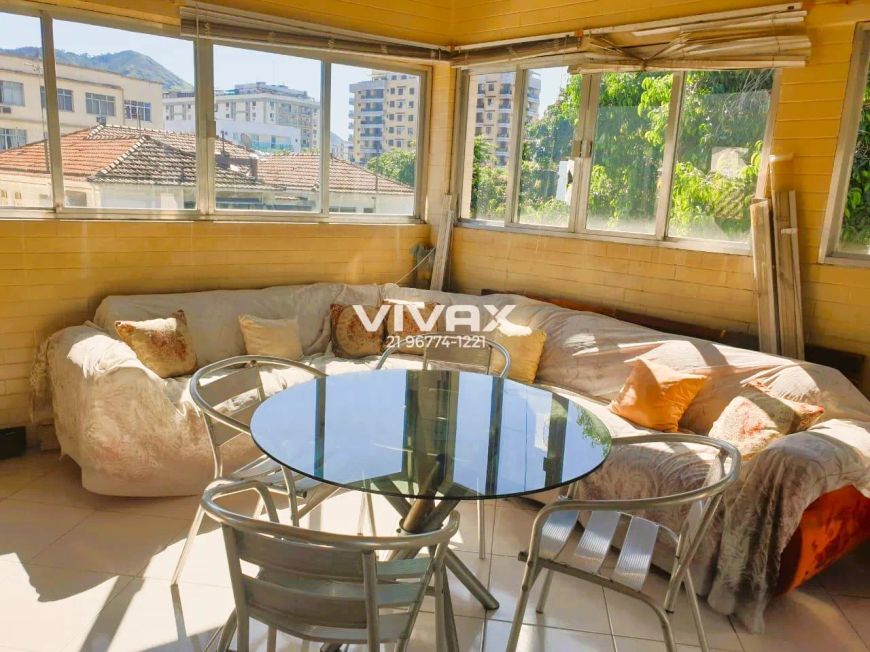 Méier - Rua Dona Claudina - Casa Frente de Rua 3 quartos sendo 1 Suíte 2 banheiros - Terraço - Vaga