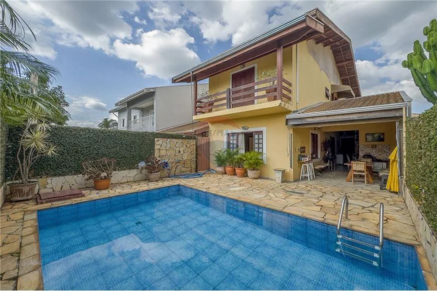 VENDE CASA LOTEAMENTO CAMINHOS DE SAN CONRADO - 3 QUARTOS - 1 SUÌTE - PISCINA - CHURRASQUEIRA