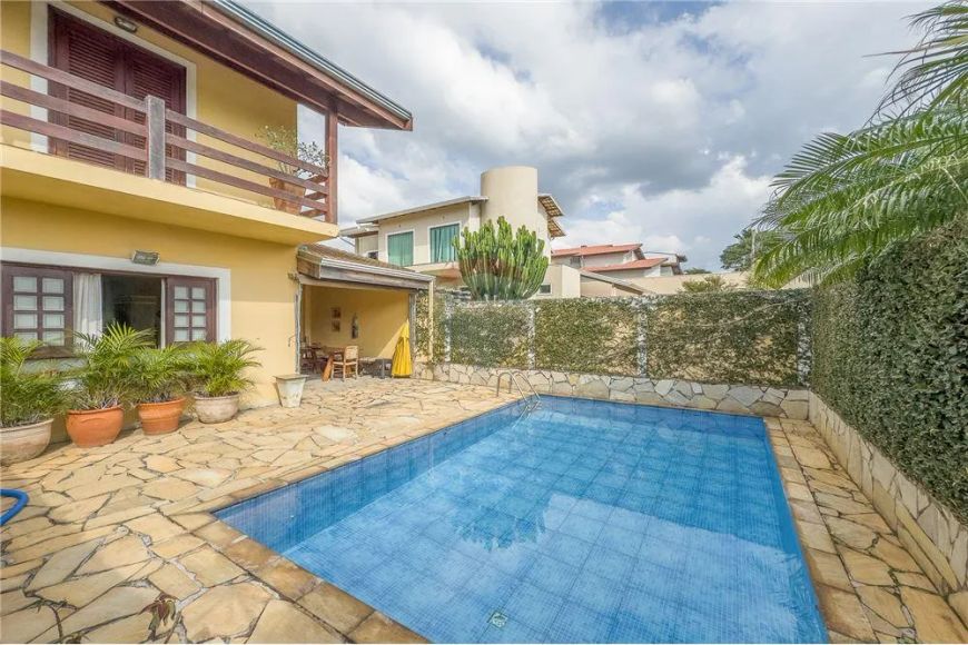 VENDE CASA LOTEAMENTO CAMINHOS DE SAN CONRADO - 3 QUARTOS - 1 SUÌTE - PISCINA - CHURRASQUEIRA