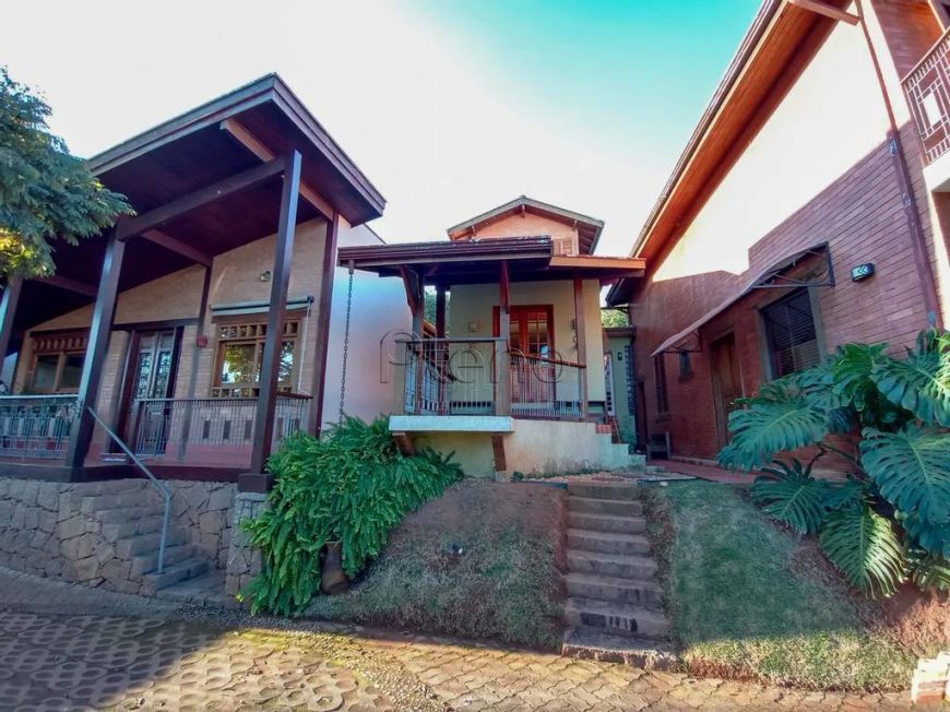 Amplo Sobrado no San Conrado com 3 Casas e Área Gourmet Completa!