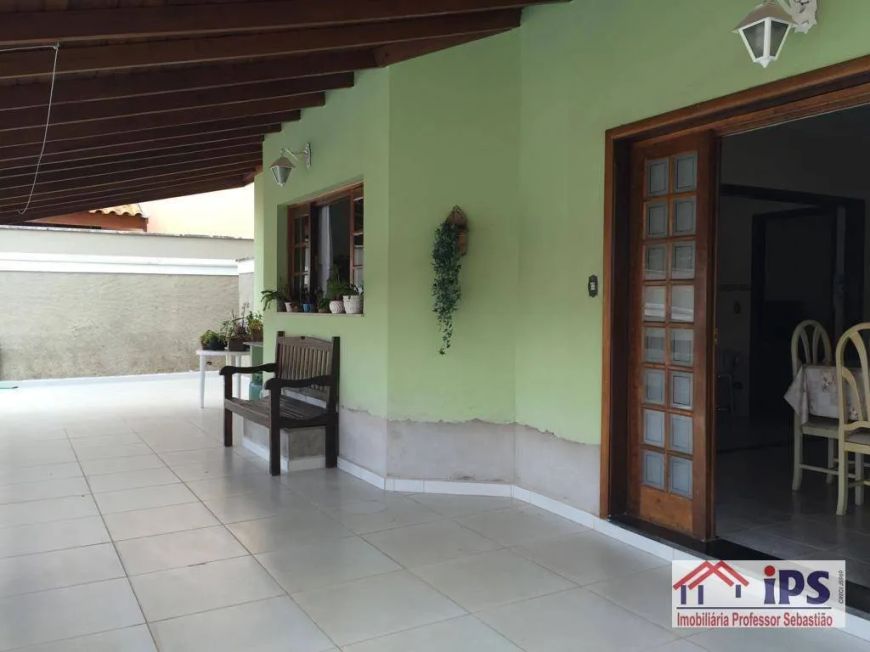 Casa em condomínio fechado.