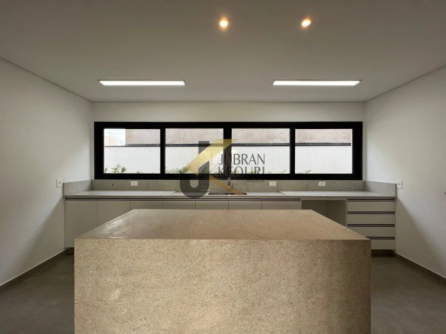 Casa à venda no Alphaville Dom Pedro 3, 4 dormitórios, 3 suítes, 380,23 m² total. Excelente localiza