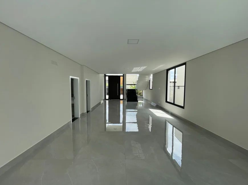 Casa Sobrado à Venda no Condomínio Alphaville Dom Pedro Residencial 3 em Campinas - SP