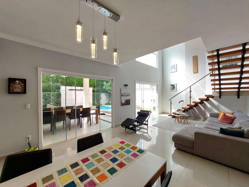 Casa à venda ou para alugar no condomínio Residencial Parque dos Alecrins em Campinas.