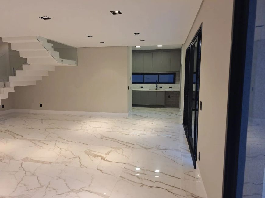 Sobrado para venda com 302 metros quadrados com 4 quartos