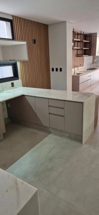 Sobrado para venda possui 559 metros quadrados com 4 quartos em Residencial Jatibela - Campinas - SP