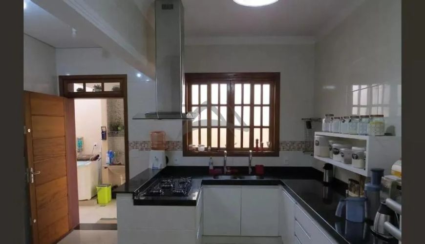 Casa à venda em Campinas, Jardim Chapadão, com 3 suítes, com 205 m²