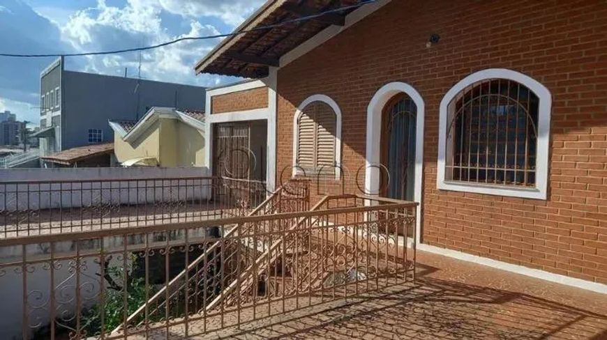 Casa à venda com 3 quartos no Jardim Proença em Campinas.