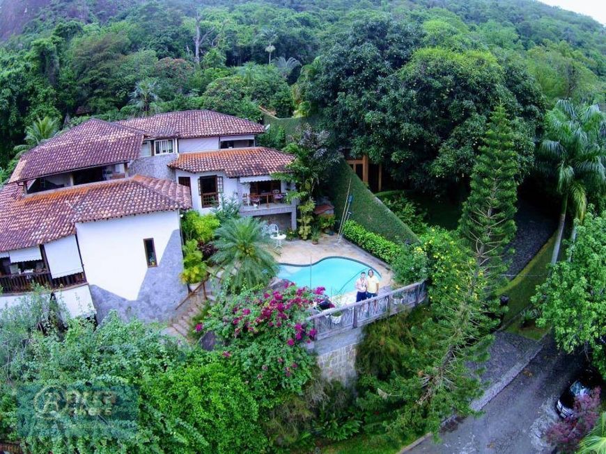 Excelente casa com 5 quartos (4 suítes) no condomínio Eldorado!