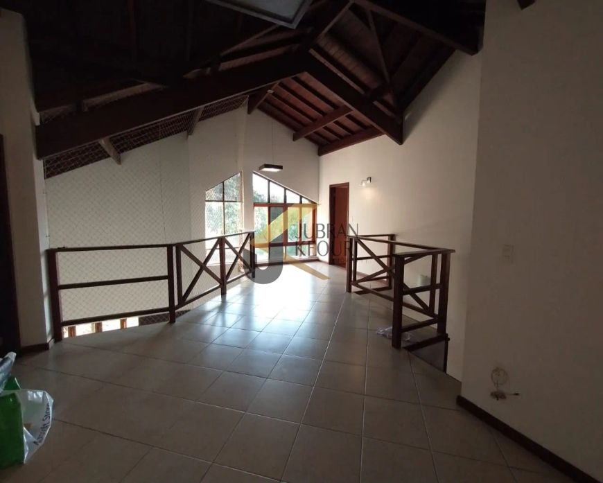 Casa à venda no Alphaville Campinas, com 4 dormitórios (3 suítes no piso superior e 1 no térreo), ga