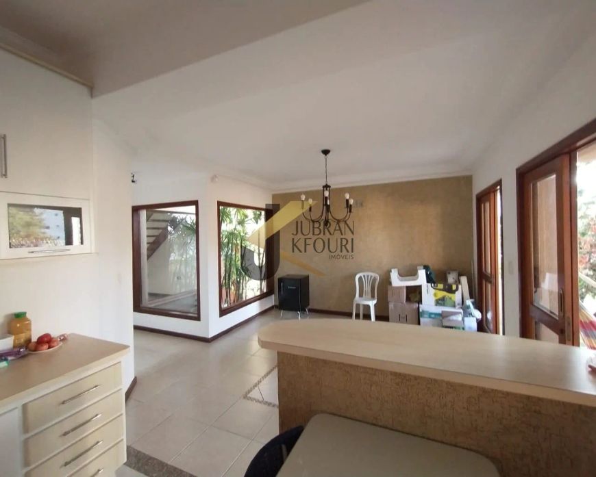 Casa à venda no Alphaville Campinas, com 4 dormitórios (3 suítes no piso superior e 1 no térreo), ga