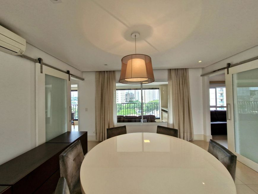 Apartamento à Venda Mobiliado no Cambuí em Campinas