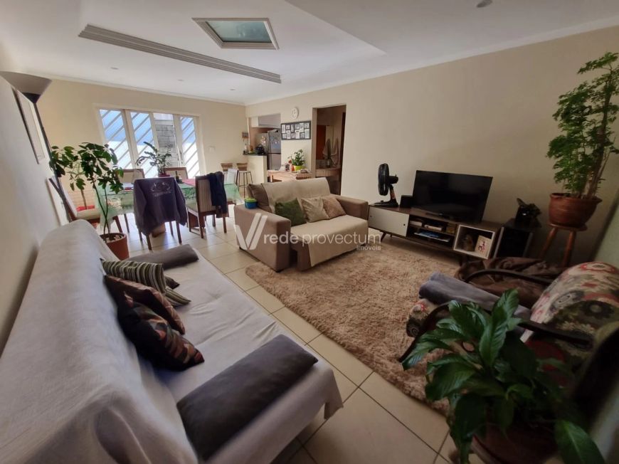 Casa a venda no Residencial Nova Bandeirantes com 4 dormitórios
