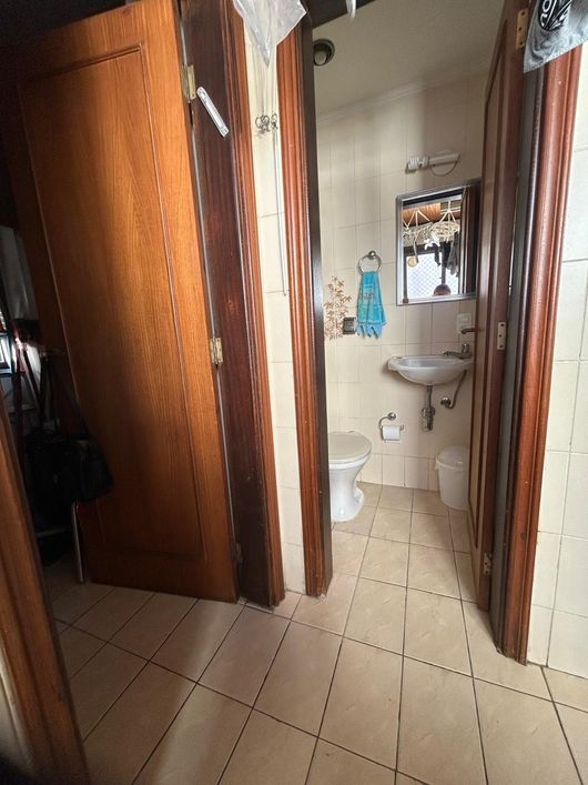 Apto 181,86m2 5 Dorms 2 Suítes ar-condicionado em 01 e armários e BWC com box de vidro, espelho, Amp
