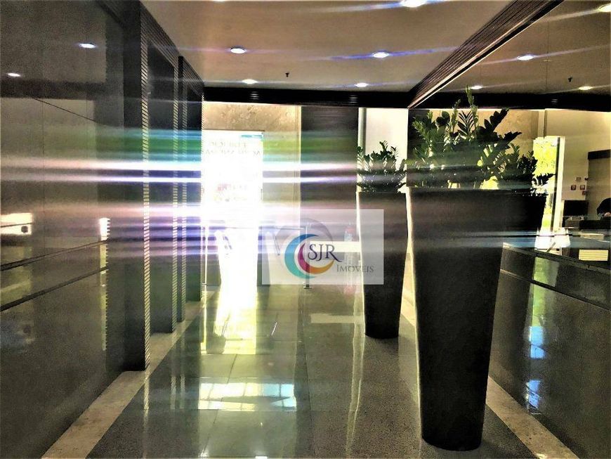 Conjunto comercial mobiliado de 97,80m² com 03 vagas de garagem.