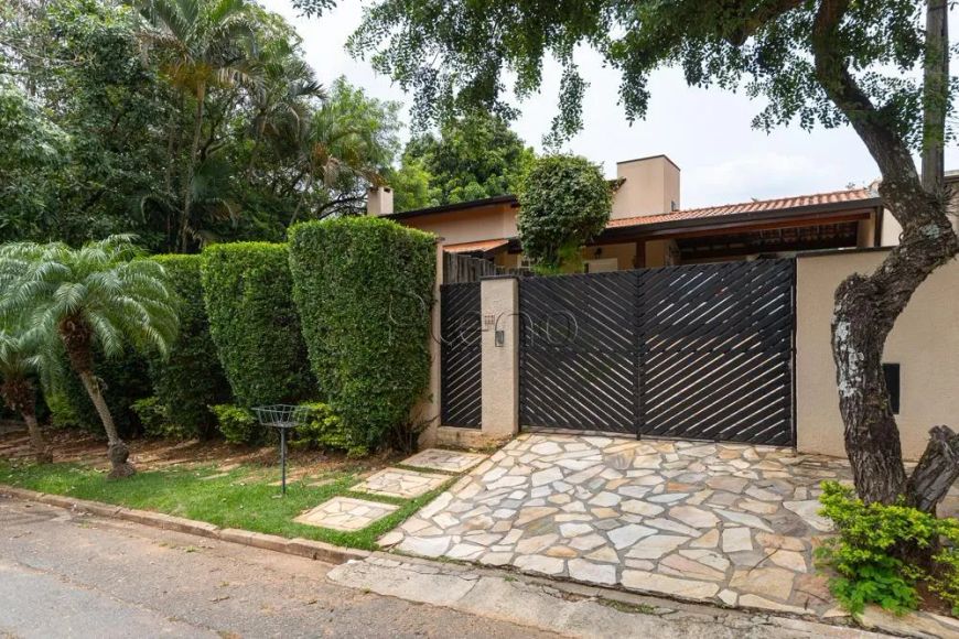 Casa à venda com 3 suítes no Loteamento Caminhos de São Conrado, Campinas.