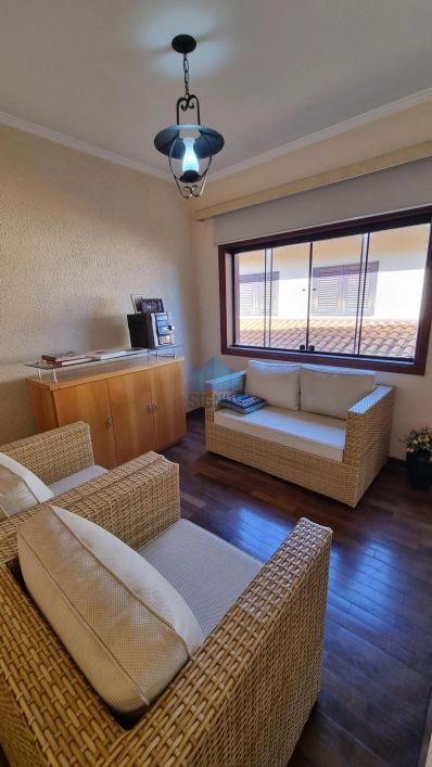 Linda Casa em Sousas com 03 dormitórios