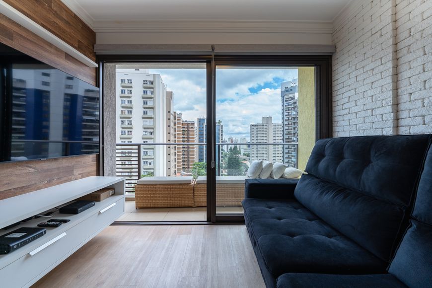 Apartamento moderno e mobiliado à venda e locação, Cambuí, Campinas. Condomínio clube.