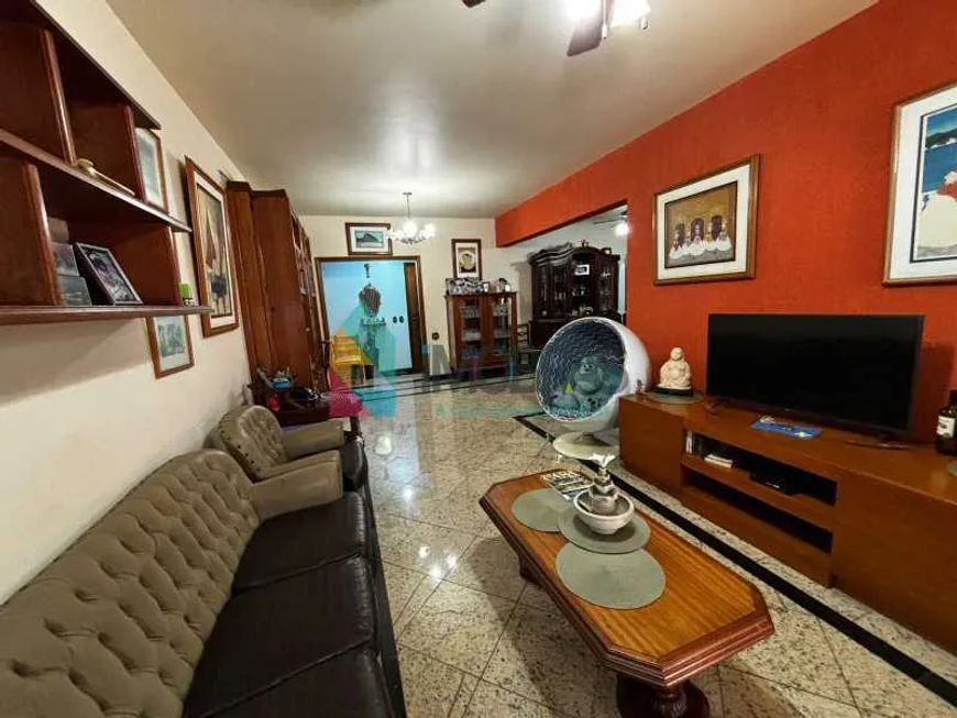 Apartamento - / Residencial / Copacabana