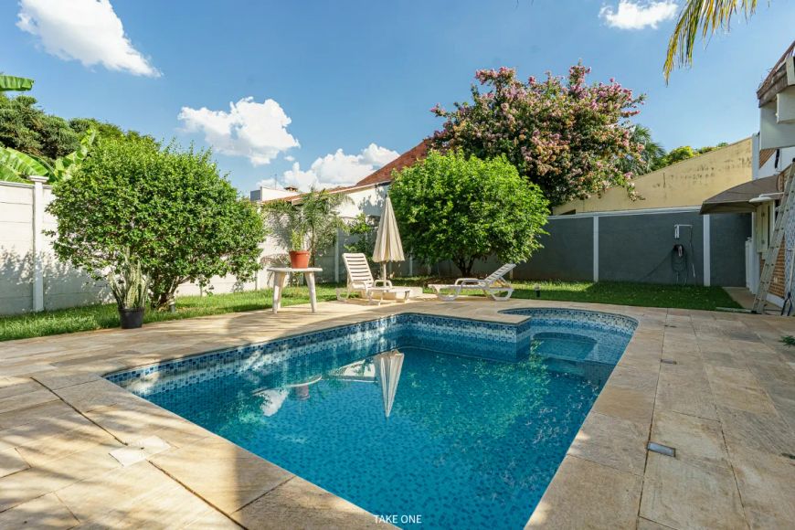 Casa tipo para venda com 2 quartos, sendo 1 suíte, 202m²