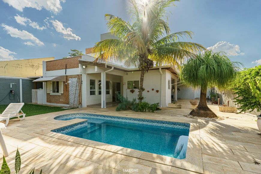 Casa tipo para venda com 2 quartos, sendo 1 suíte, 202m²