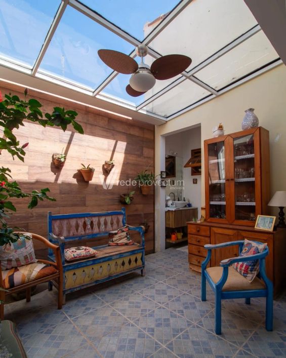 Sobrado à venda em Sousas/Campinas, com 315 m² de construção