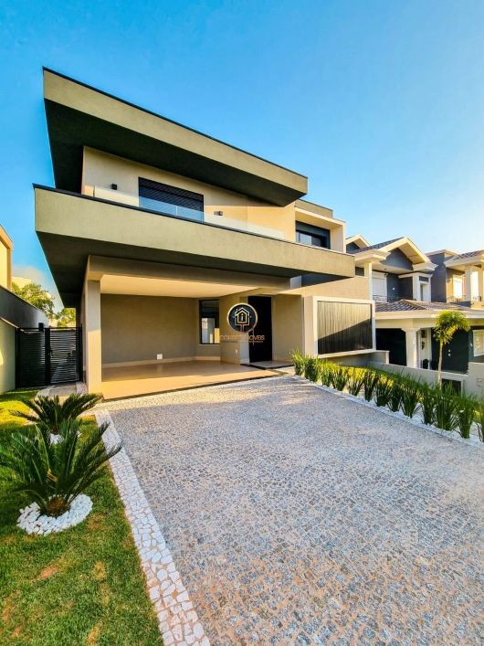 Casa em condomínio a venda, 230m, 3 suítes, escritório e piscina - Campinas