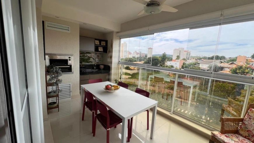Apartamento com 3 Suites, 3 garagens. Maior complexo aquático da região.