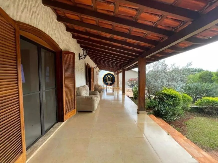 Casa à venda de 371m², com 3 dormitórios sendo 1 suíte no Condomínio Residencial