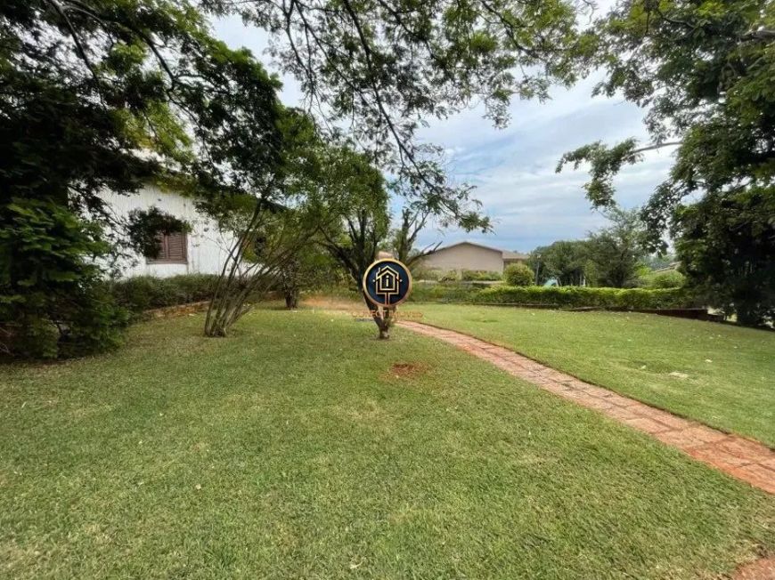 Casa à venda de 371m², com 3 dormitórios sendo 1 suíte no Condomínio Residencial