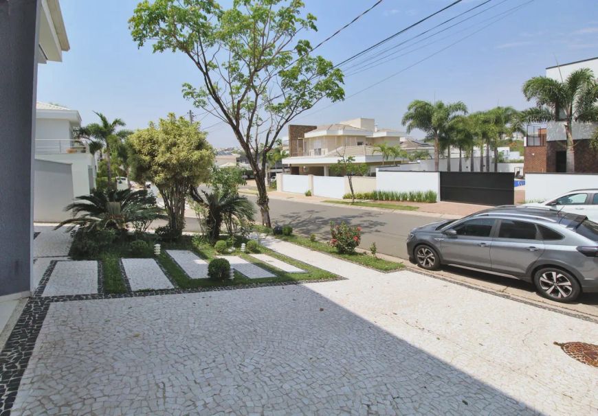 Sobrado para venda possui 258 metros quadrados com 4 quartos em Swiss Park - Campinas - SP