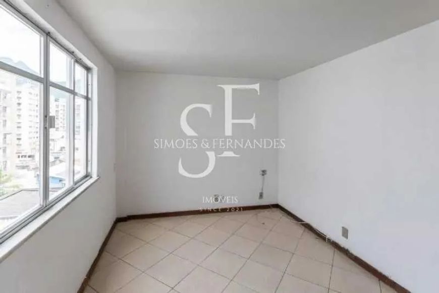 Vila Isabel- Rua Barão de Cotegipe, 2 quartos, dependência completa, 1 vaga.