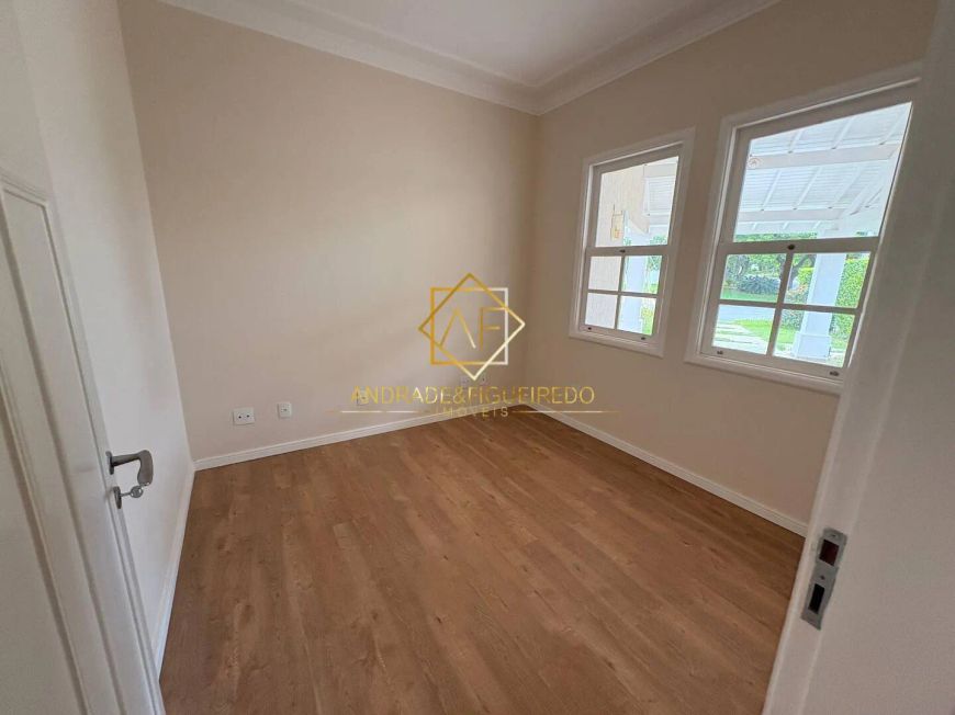 Sobrado para venda tem 360 metros quadrados com 3 quartos em Vila Hollândia - Campinas - SP