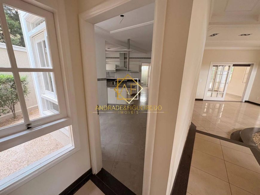Sobrado para venda tem 360 metros quadrados com 3 quartos em Vila Hollândia - Campinas - SP