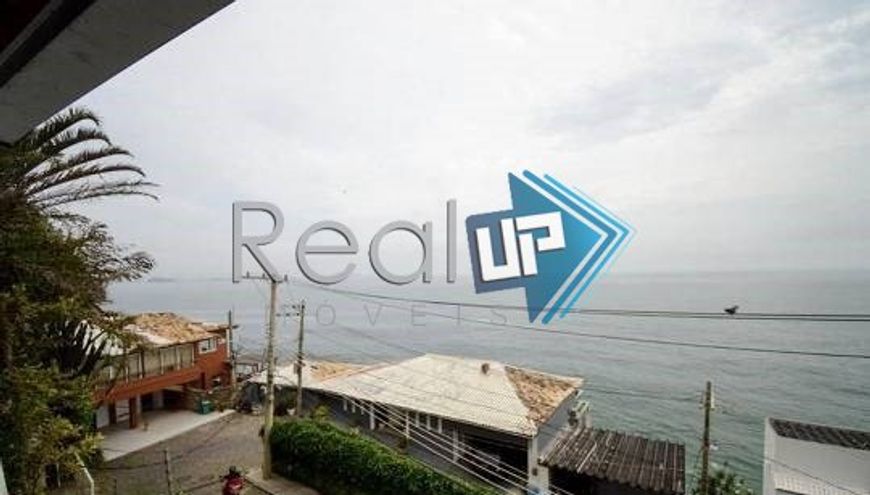 Vende-se Casa Frontal Mar em São Conrado!!