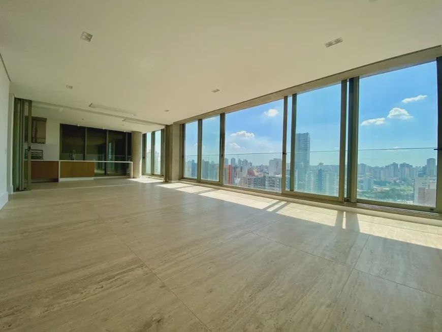 Apartamento à venda com 3 suítes no Cambuí em Campinas - SP.