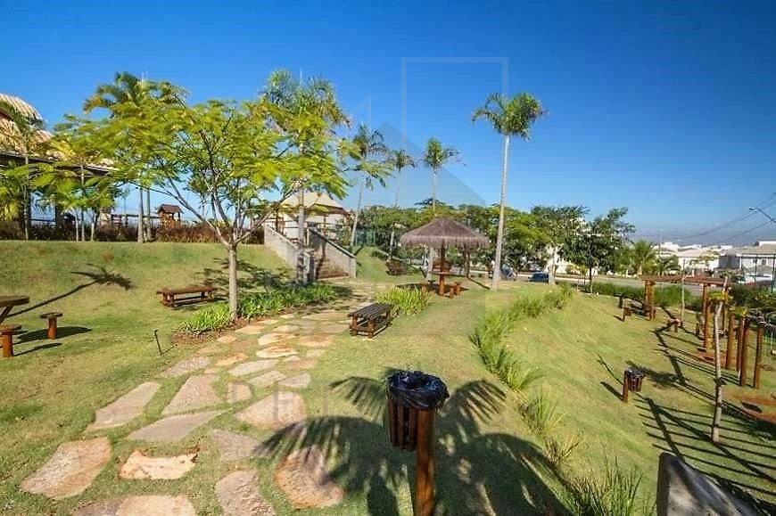 Casa de condomínio sobrado para venda tem 360 metros quadrados com 3 quartos
