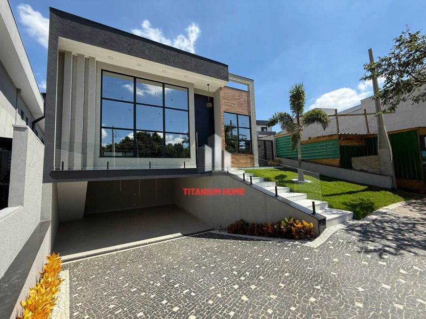 Casa Assobrada de 3 Suites no Swiss Park