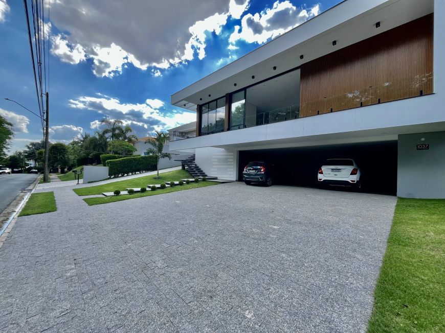 Casa a Venda com 4 Suítes no Alphaville Campinas