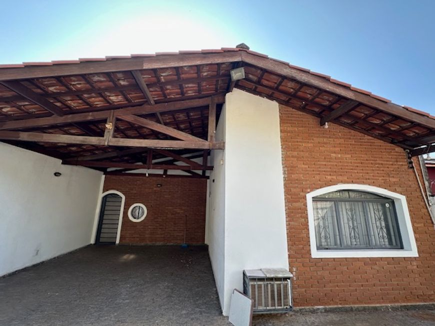 Casa para aluguel e venda tem 180 metros quadrados com 5 quartos